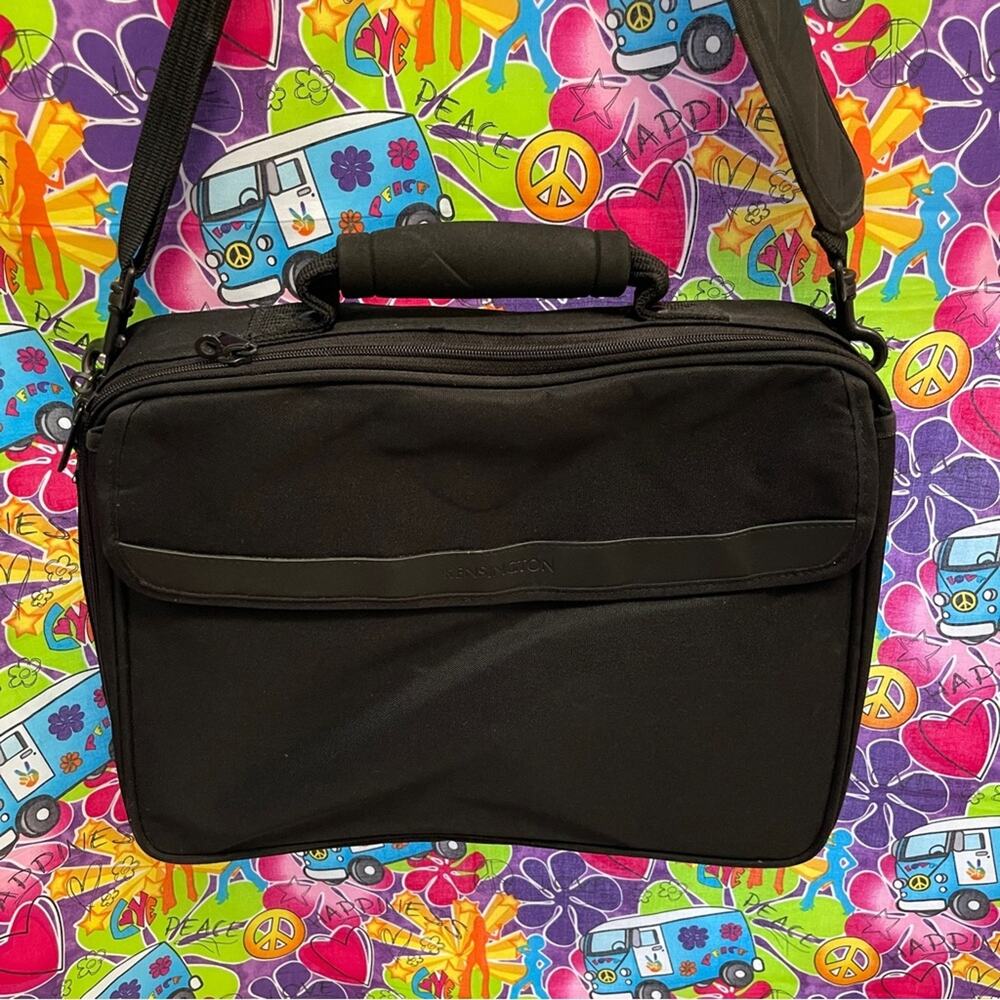 Kensington Black Men's laptop shoulder Bag 16" x 13" x 4"